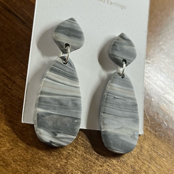 Handcrafted Marbled Clay Earrings - Picture 6 of 6